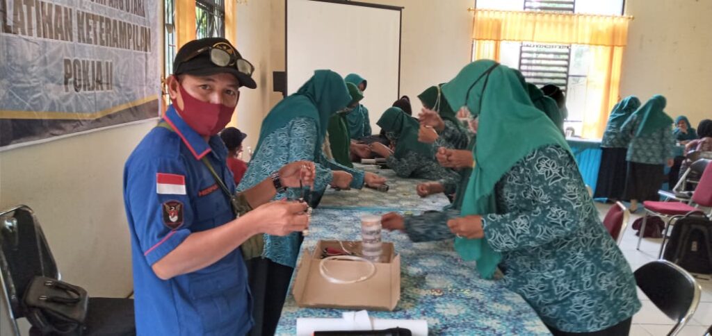 Arutmin Dukung Pelatihan Keterampilan Ibu-Ibu PKK Di Kec. Kelumpang