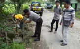 Hindari Jalan Berlubang, Mobil inova tabrak Pipa Pertamina