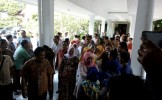 Menteri Sosial Khofifah Indar Parawansa Serahkan Bantuan PKH