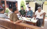 Para Saksi Pelaporan Terkait Konflik YPM Empat Lima Kalen Menunggu Giliran Untuk Dimintai Keterangan...