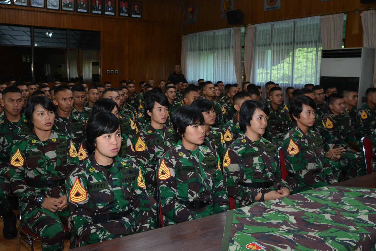 Taruna dan Taruni Akmil OJT di Satuan Kodam IV/Diponegoro