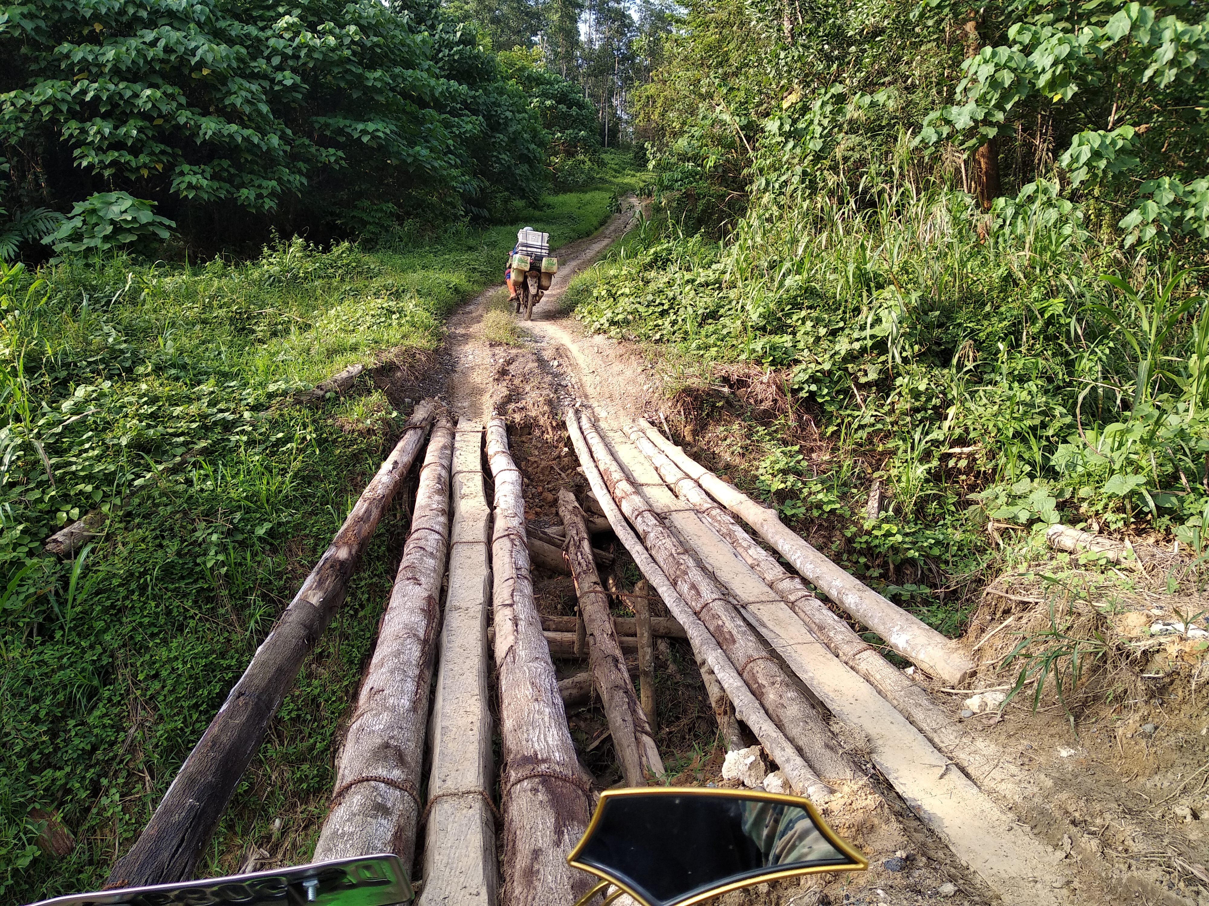 Masyarakat Dusun Lipon Berharap Pemerintah Perhatikan Kondisi Akses Jalan