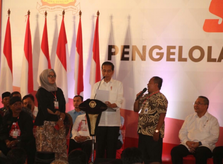 Presiden Jokowi dan Gubernur Ganjar Berbahasa Jawa Saat Temui Kades