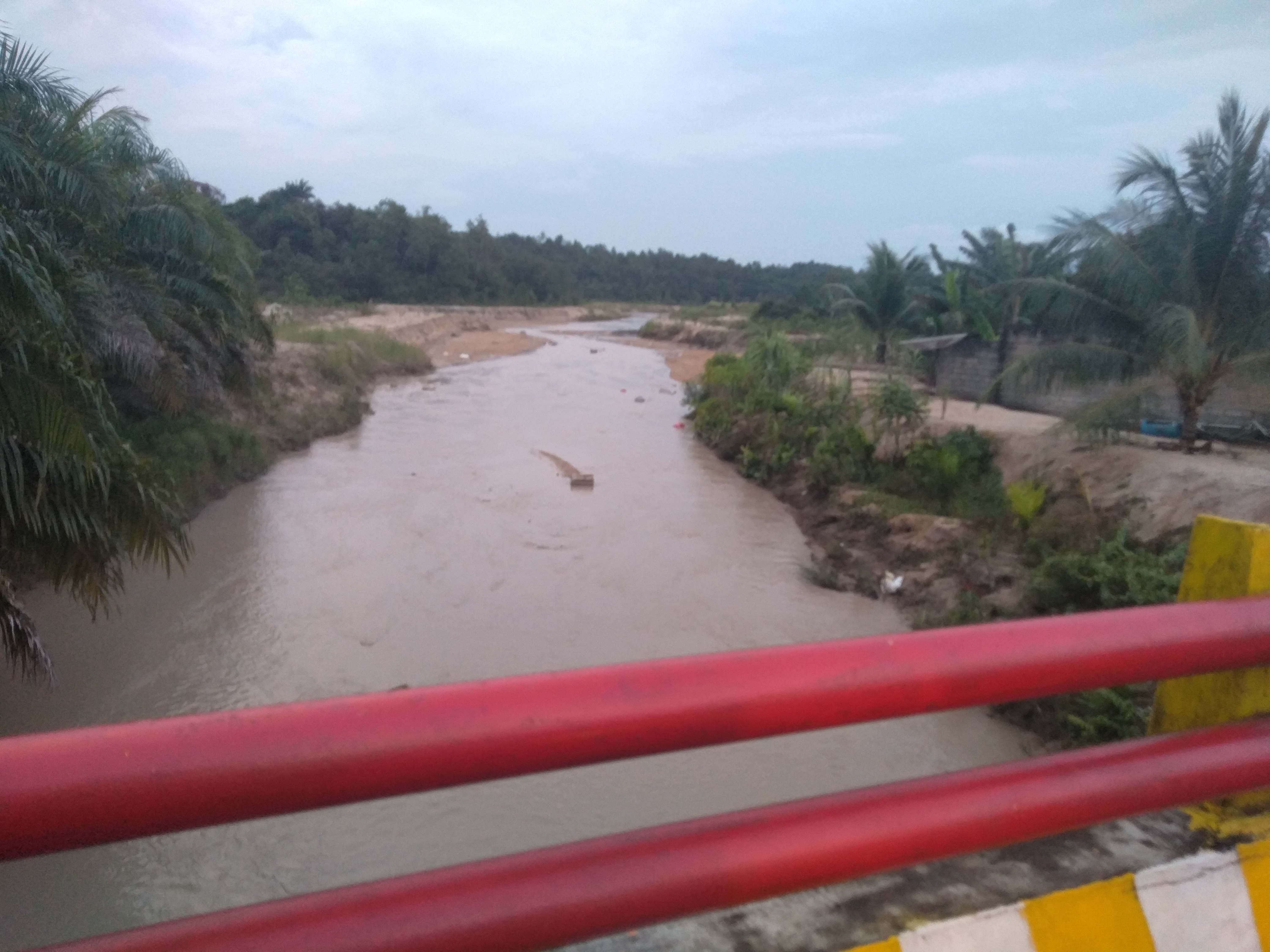 Proyek Normalisasi Sungai Lumut Kembali Mendangkal, Kontraktor Masih Abai