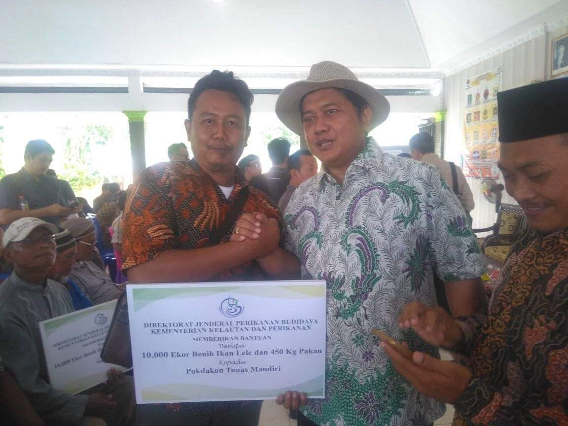 KKP RI dan Wakil Komisi IV DPR RI Salurkan Jutaan Benih Ikan Untuk Kelompok Budidaya
