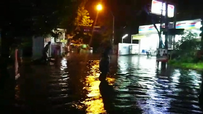 Ribuan Rumah Tergenang Banjir, Warga Berharap Bantuan Sembako Segera Turun