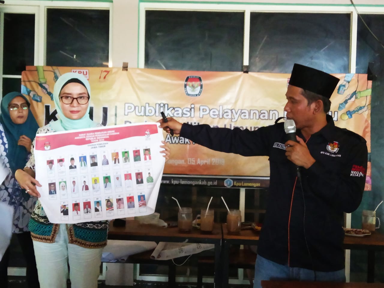 Targetkan 77,5 Persen Partisipasi Masyarakat Hadir Ke TPS, KPU Temu Bareng Bersama Awak Media Se-Lam...