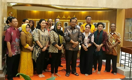 Tinjau Kesenian Adat dari Daerah Jawa yang Dimainkan oleh Para Jaksa, HM Prasetyo Ajak Wartawan Forw...
