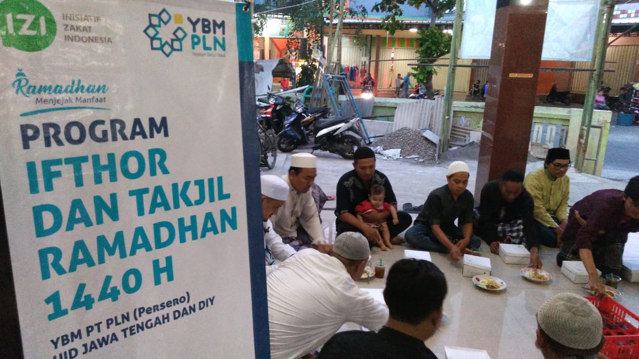 YBM PLN UID JTY Bersama IZI akhiri Program 'Menjejak Manfaat'  di Masjid Nidaul Khoirot