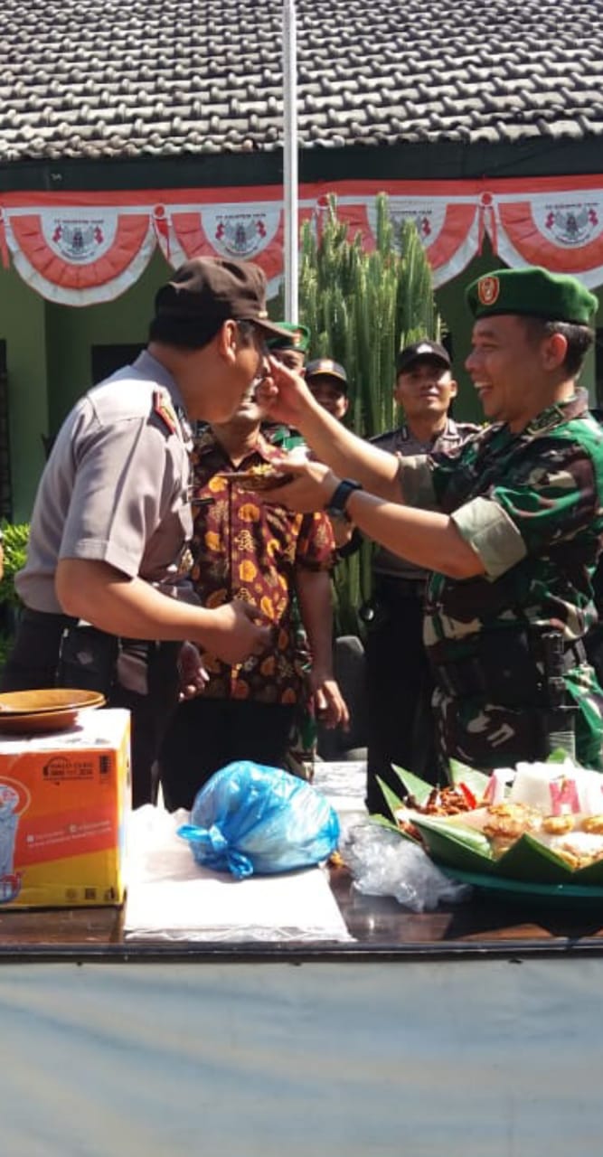 HUT TNI Ke- 74, Anggota Polres Ramai-Ramai Datangi Kodim