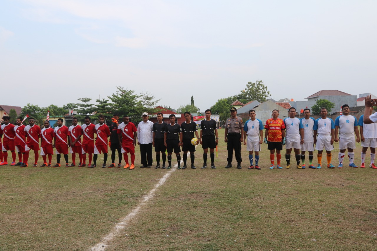 Polda Jateng Jalin Komunikasi Pelajar Papua Lewat Sepak Bola