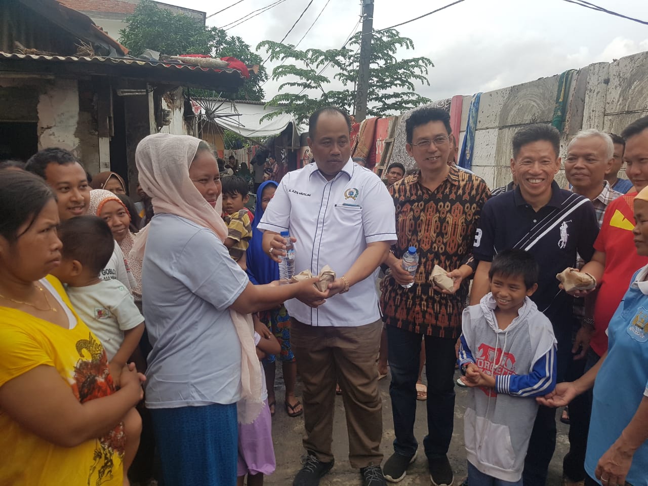 Banjir Jabodetabek, DPRD DKI Fraksi Nasdem Abdul Aziz Muslim Beri Bantuan Logistik
