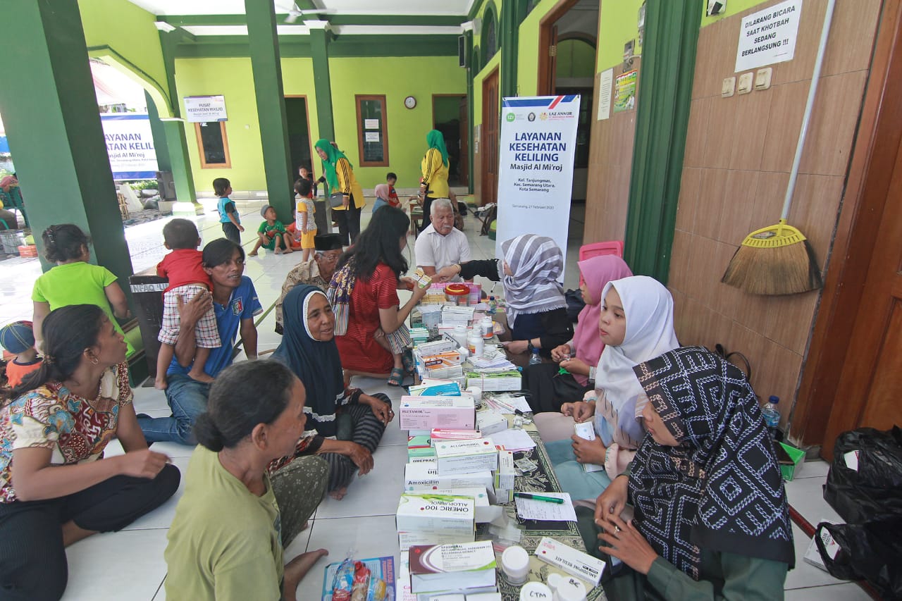 Ratusan Warga Tanjungmas Periksa Kesehatan Gratis di Masjid Al Mi'roj