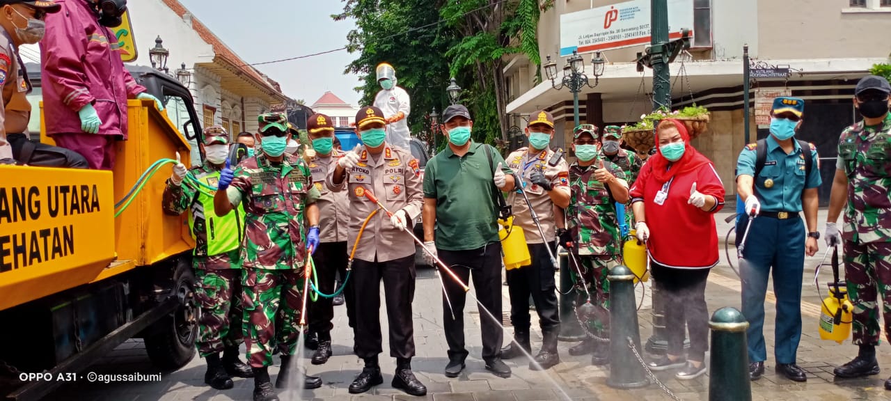 Kapolda Jateng Semprotkan Disinfektan di Kota Lama