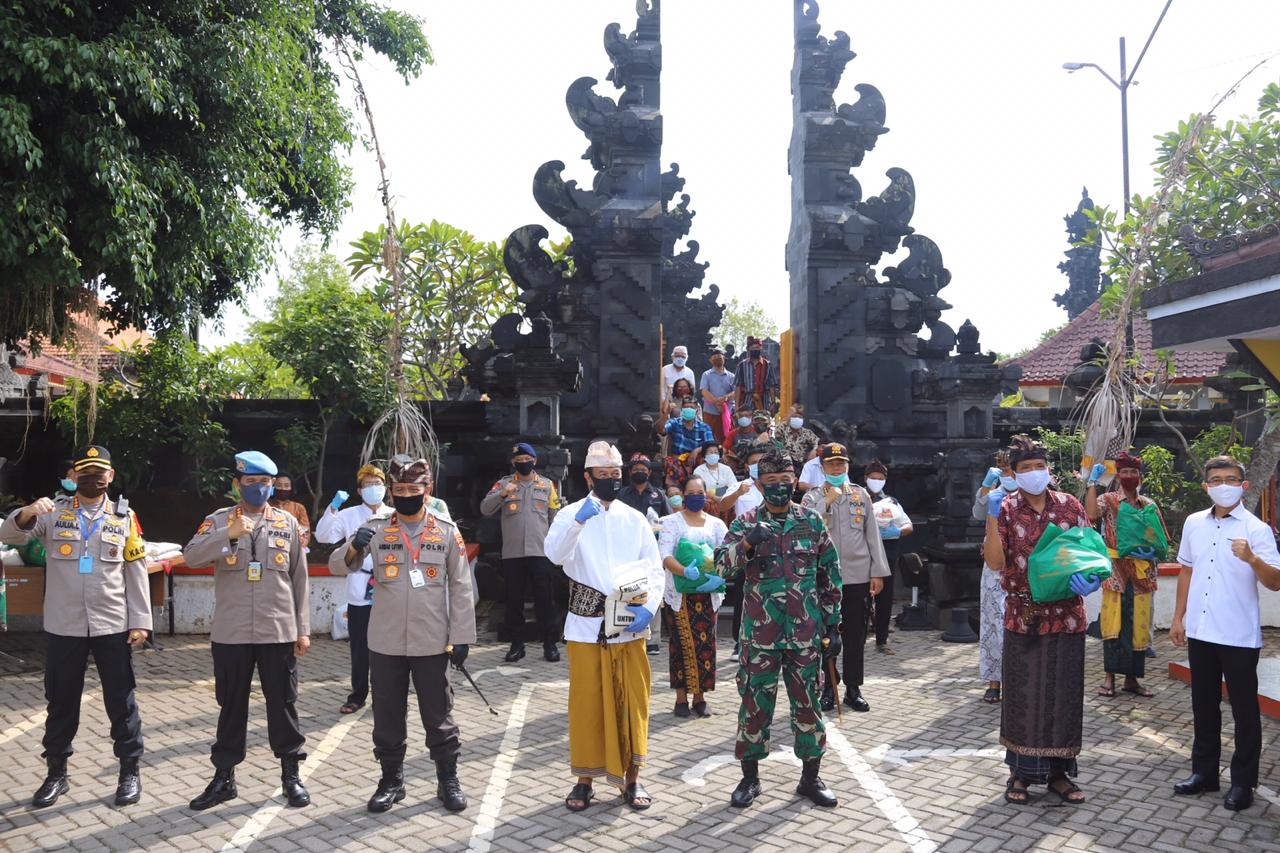 Polda Jateng - Kodam Diponegoro Gelar Baksos ke Tempat Ibadah