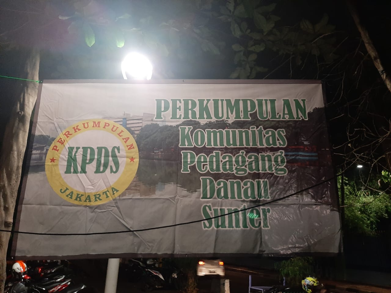 Para Pedagang Danau Sunter Geram ,Terkait oknum Yang Mencopot Banner PKPDS