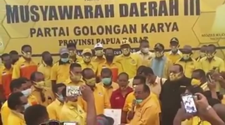 Tak Indahi Protokol Kesehatan, Walikota Sorong Kerahkan Massa ke DPP Partai Golkar