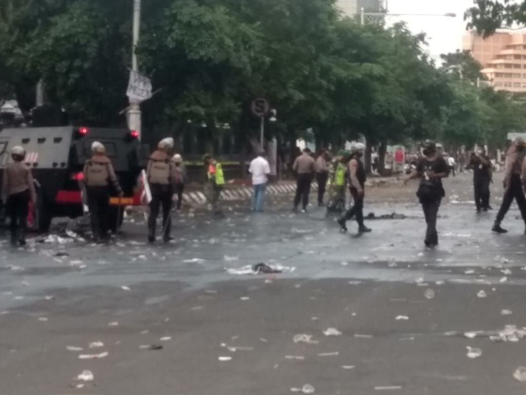 Berakhir Rusuh, Polisi Amankan 100 Demonstran