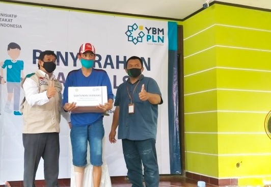 YBM PLN UP3 Semarang - IZI Serahkan Bantuan Kaki Palsu dan Sembako