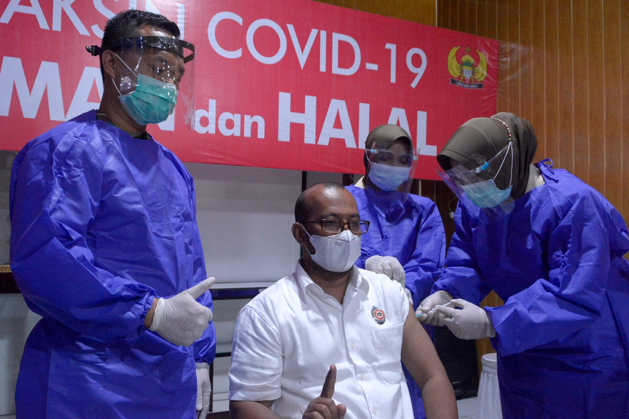 Pejabat Kota Lhokseumawe Jalani Vaksinasi COVID-19 di Rumah Sakit Kesrem TNI