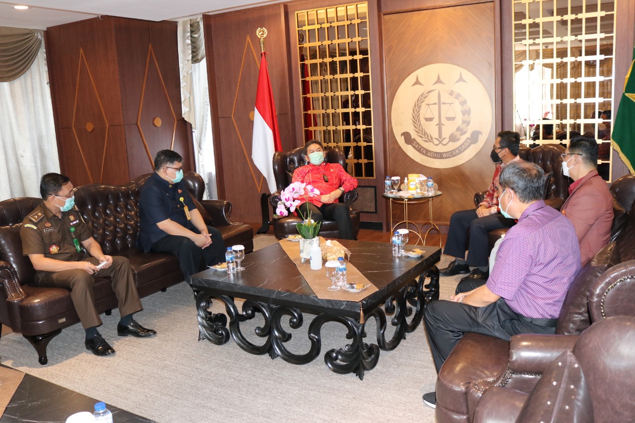Kunjungan Dirut PT Pos Indonesia (Persero ) Disambut langsung  Jaksa Agung Burhanuddin SH MH  Di Kej...