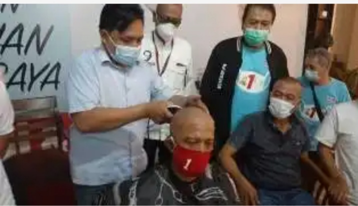 Para Pendukung Paslon Terpilih Walkot Surabaya Gunduli Rambutnya