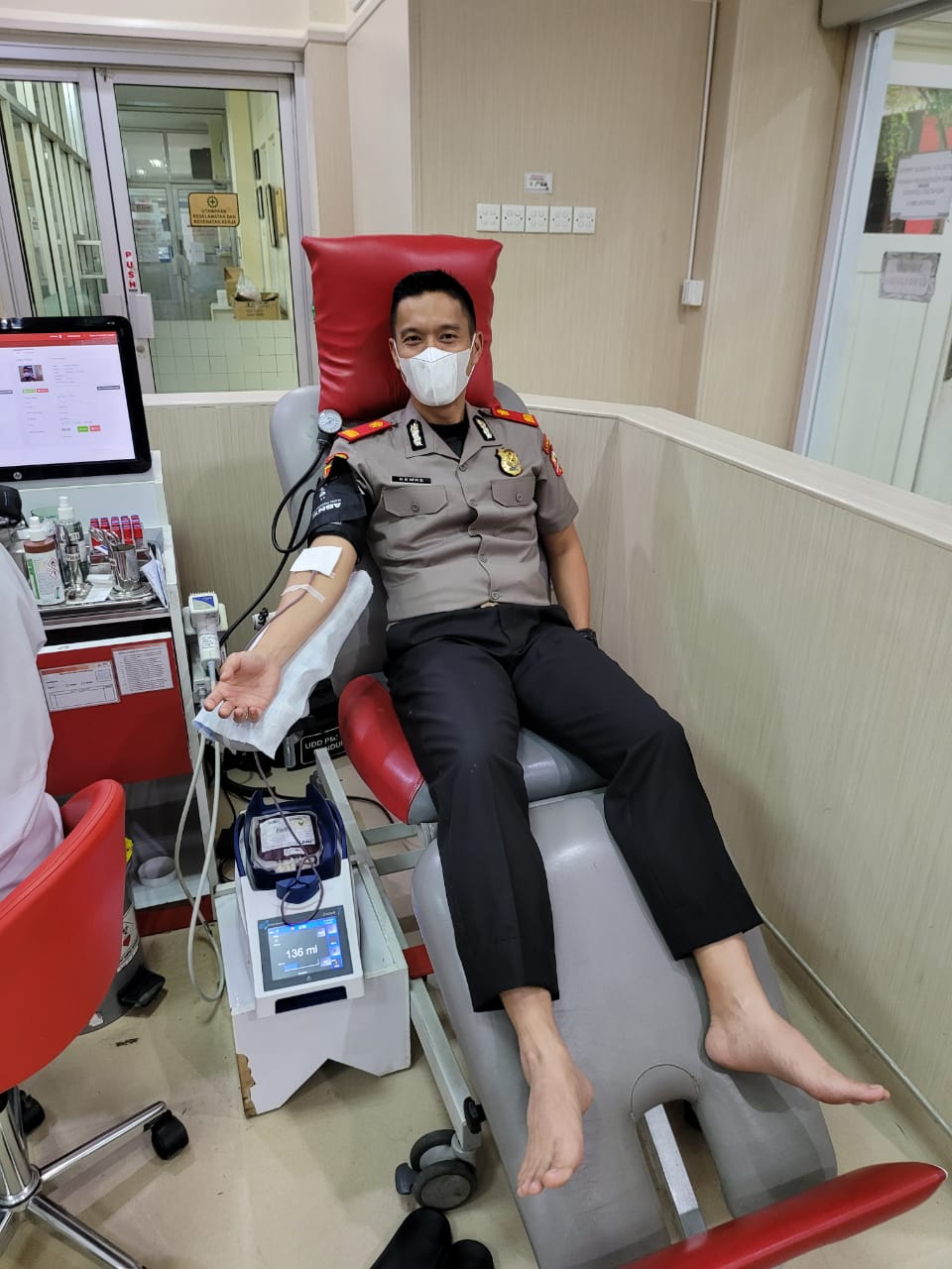 Peduli Sesama, Serdik Kemas Indra Donorkan Darahnya Di PMI Bandung