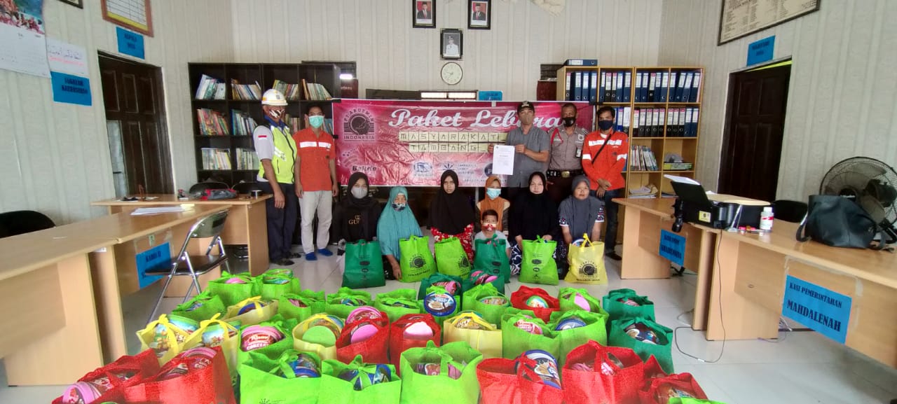 Arutmin Serahkan 552 Paket Sembako Untuk Warga Kurang Mampu Selama Bulan Ramadhan