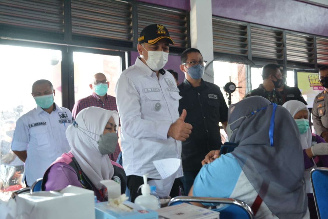 Kunjungi Sentra Vaksin ANTV dan TVOne di Curug, Bupati Zaki Mengajak Semua Warga Ikut Vaksinasi