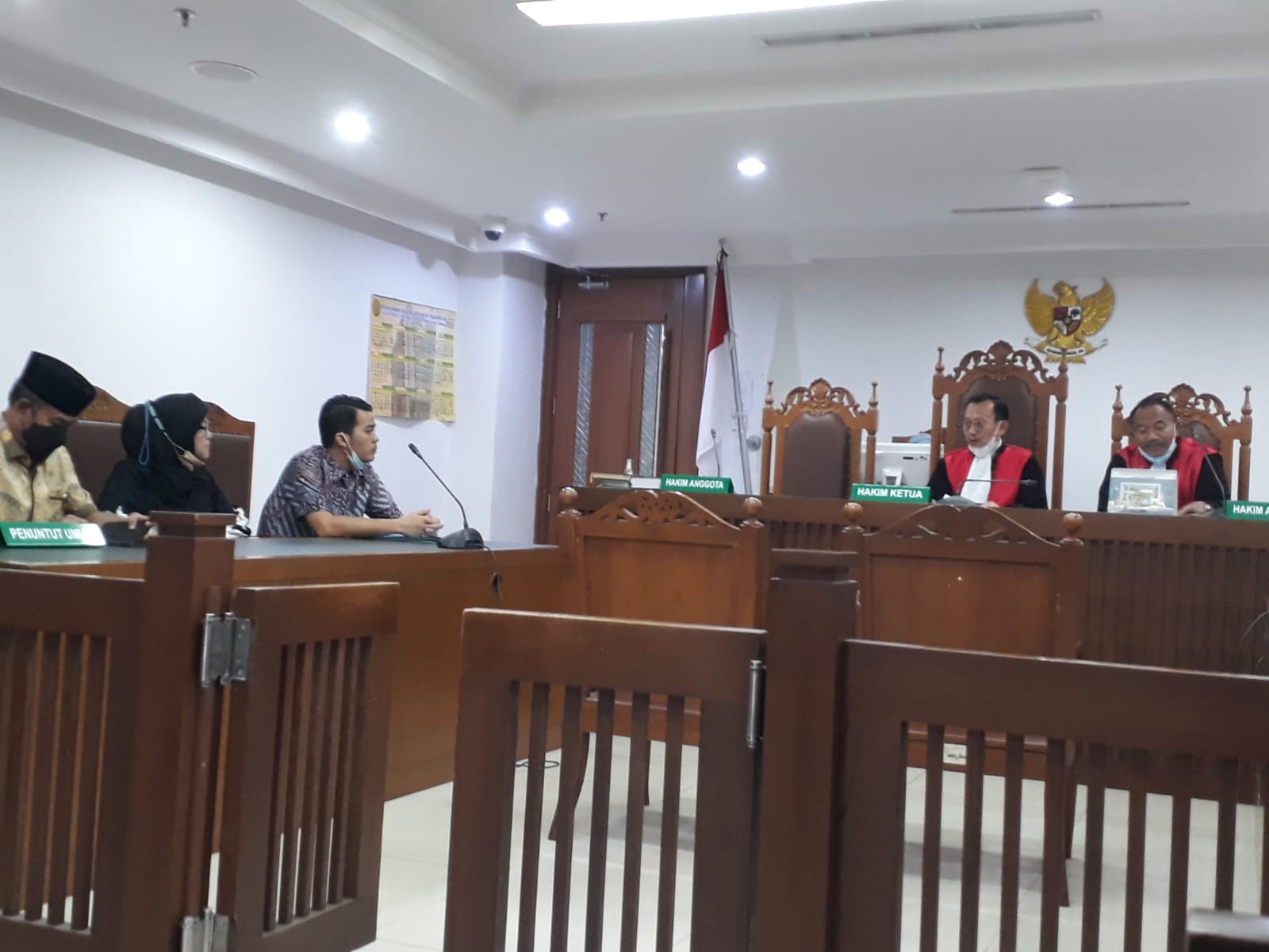 Puluhan Guru PNS Aktif dan Pensiunan Datangi PN Jakarta Pusat Gugat PT.Fadillah Insan Mandiri Atas D...