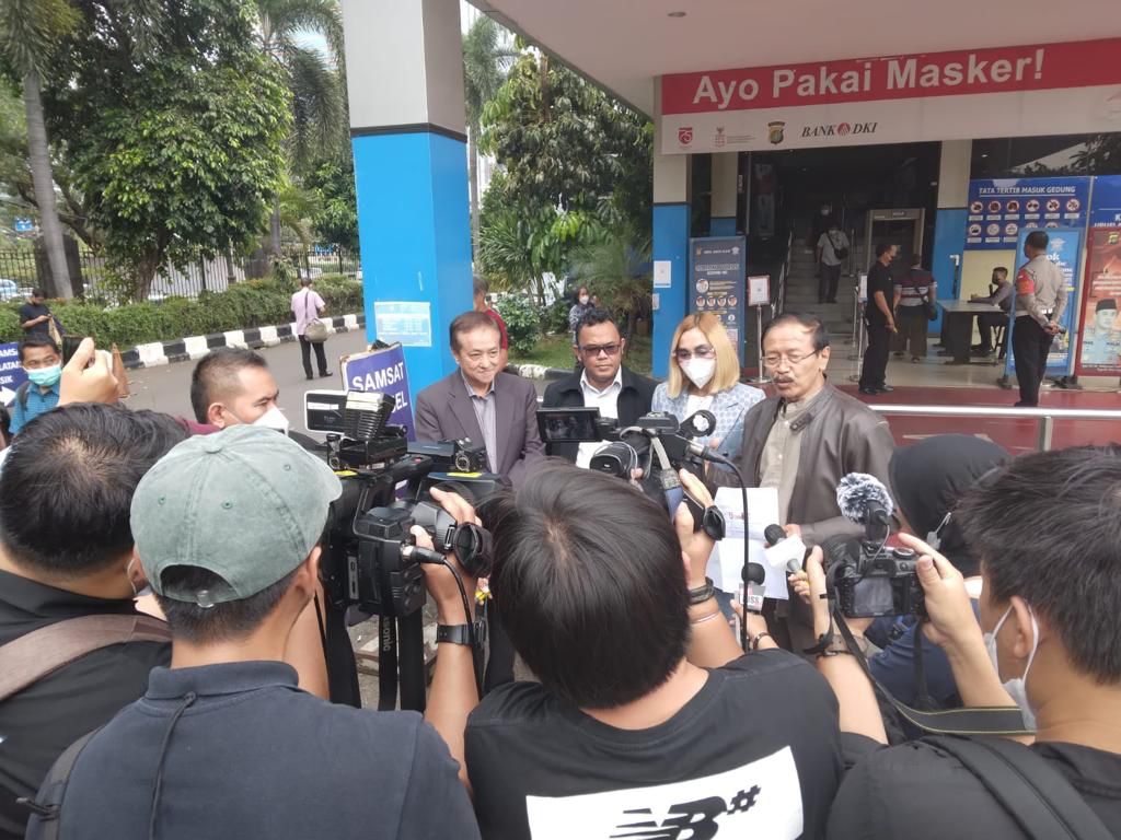 Advokat Ferry Juan SH, Bersama Priagus Widodo S H : Dampingi Indah Sari Laporkan Tessa Mariska di Po...