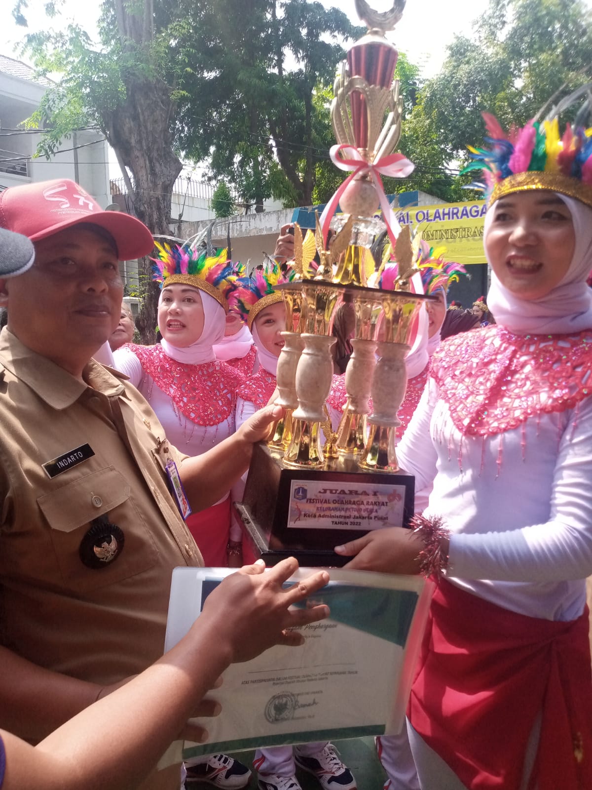 Festival Olahraga Rakyat : Tim indah Puja Astuti Cermelang Raih Piala  Juara 1.