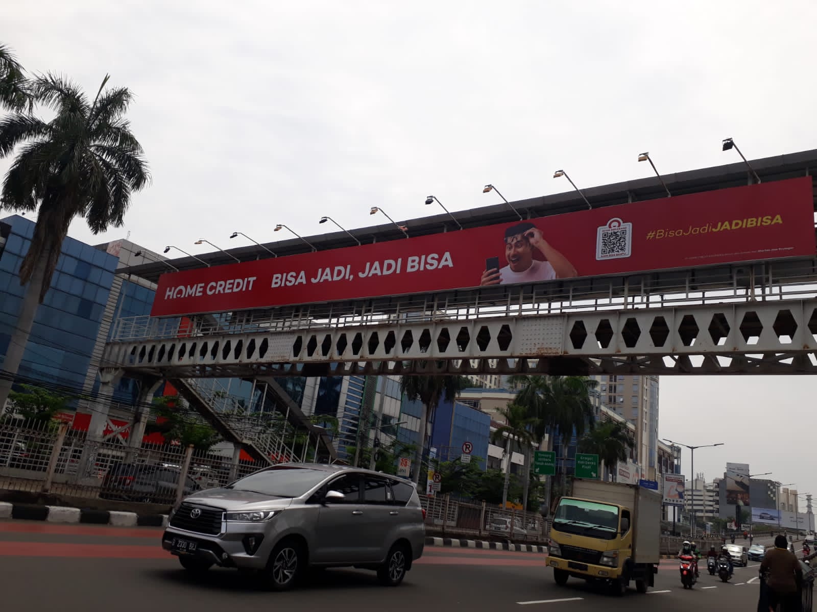 Walikota Jakarta Pusat Nilai Ada Yang Bermain Pasang Reklame Di JPO Hasyim Ashari Roxi