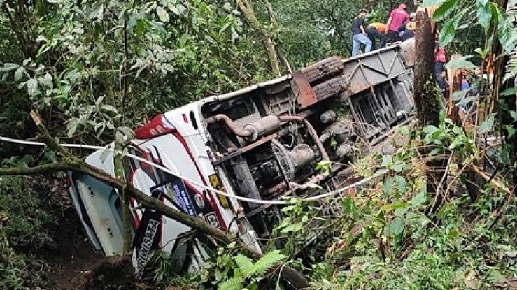 Bus Pariwisata Semarang Terjun ke Jurang di Sarangan, 7 Orang Meninggal
