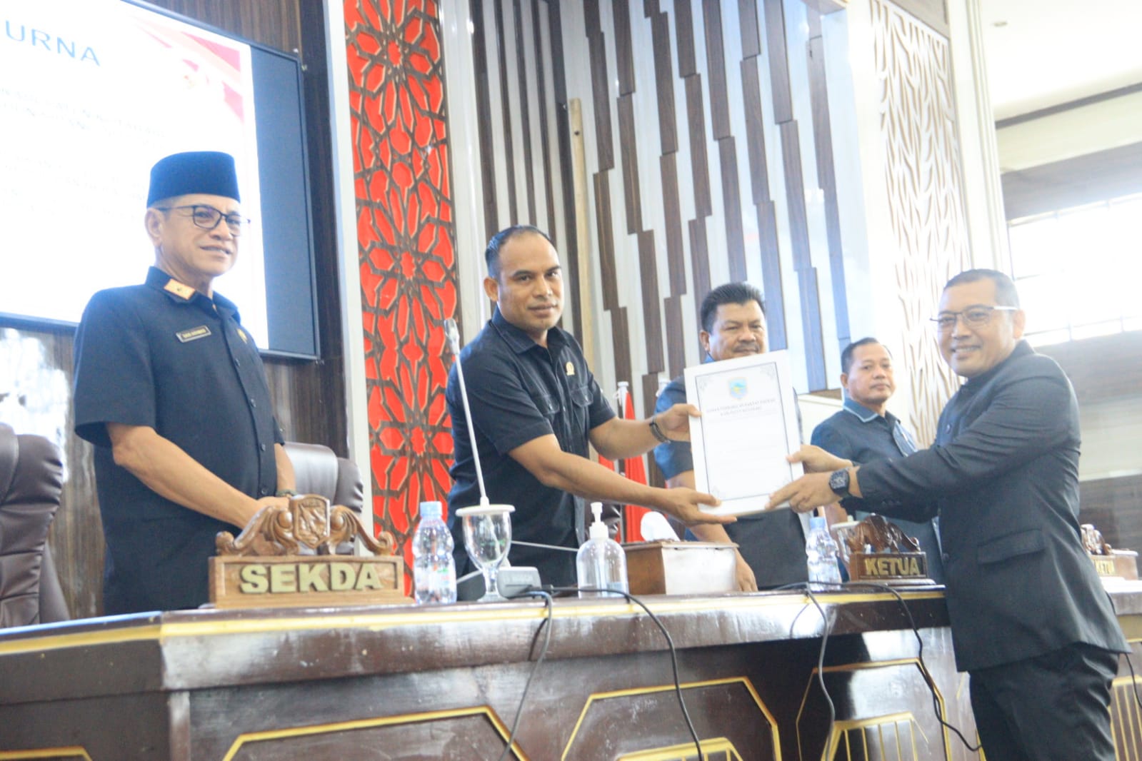 Satu Buah Raperda Inisiatif Bupati Di Paripurnakan DPRD Kotabaru, Suji Hendra; Untuk Memangkas Pengu...