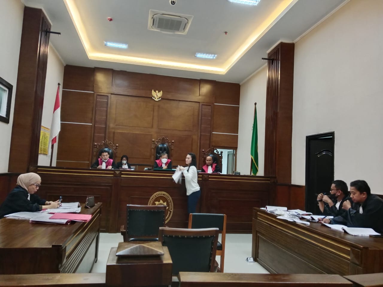 Terkesan Tidak Hargai Persidangan Majelis Hakim Marahi Terdakwa Yanti Kasus Penggelapan