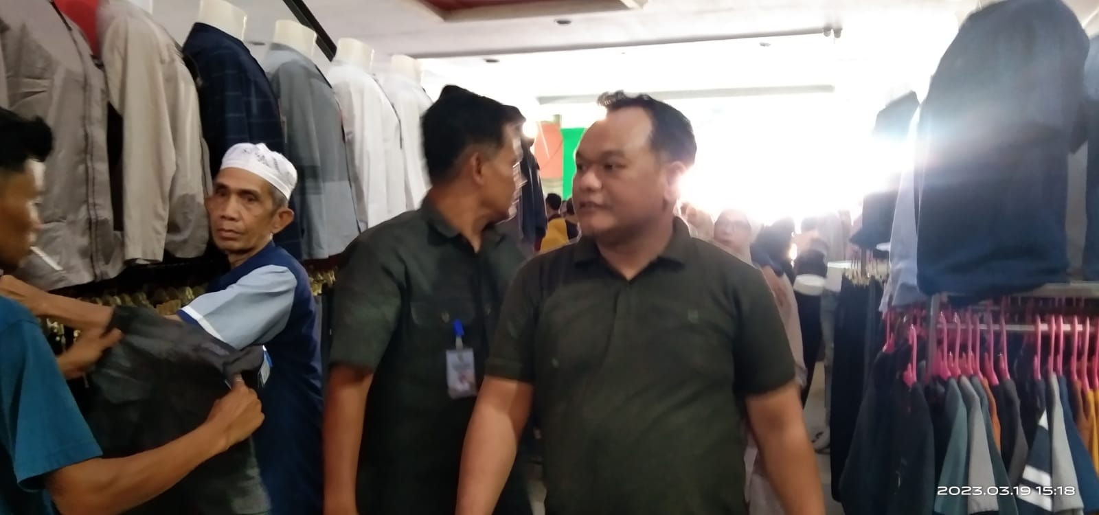 Ketua Komisi II Awaluddin Terima Keluhan Pedagang Limbur Pada Saat Kunjungan Kerja