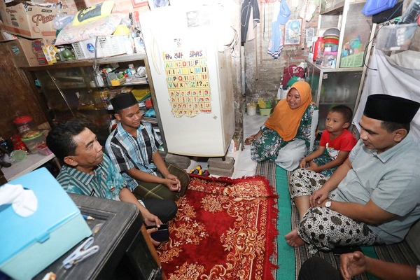 Taj Yasin Kunjungi Rumah Srikatun, Ibu yang Minta Anaknya Dibantu Masuk SMKN Jateng