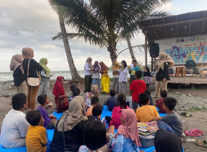 Suburkan Minat Baca, Arutmin Dukung Kegiatan Perpustakaan Keliling Di Kampung Nelayan
