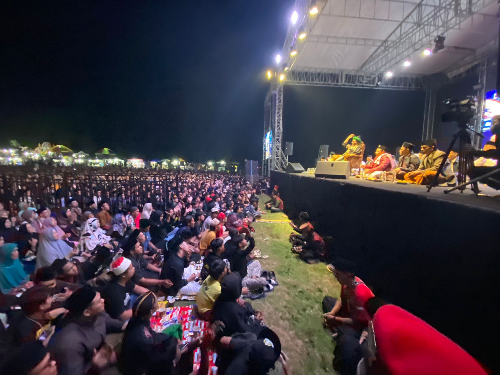 Shalawat Kebangsaan Gus Ali Gondrong di Batang, Katanya: Milih Ganjar Berarti Sama Seperti Saya