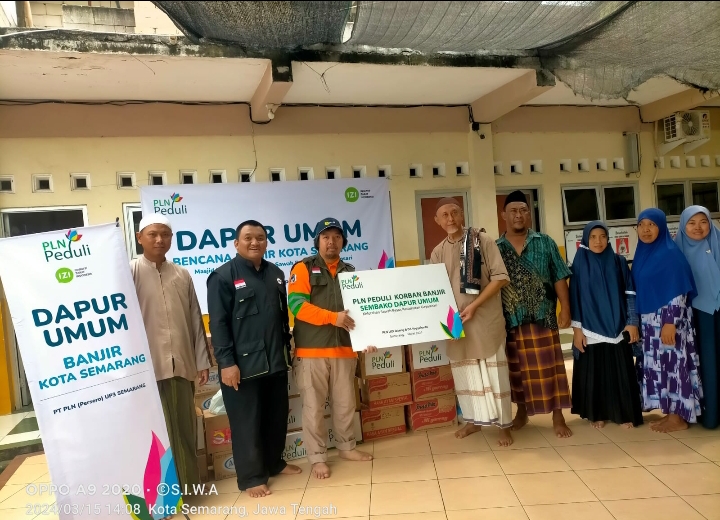 Kolaborasi PLN UP3 Semarang - IZI Jateng Siapkan Dapur Umum Untuk Korban Banjir