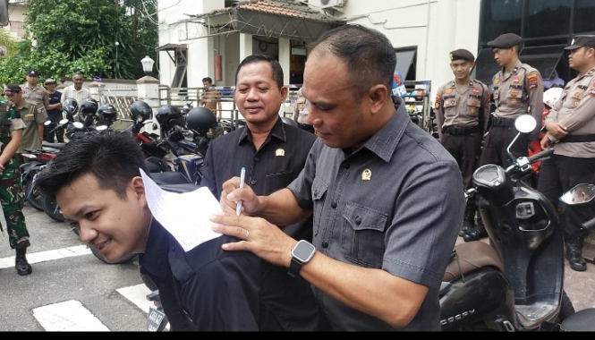 Ingin Dilibatkan di Tim Kompensasi, AK2TPL Lakukan Unjuk Rasa di DPRD Kotabaru
