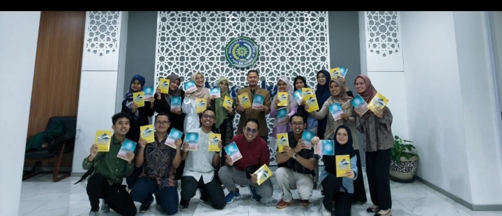 Mahasiswa S2 Pendidikan Bahasa Indonesia SPs. UHAMKA Luncurkan Buku