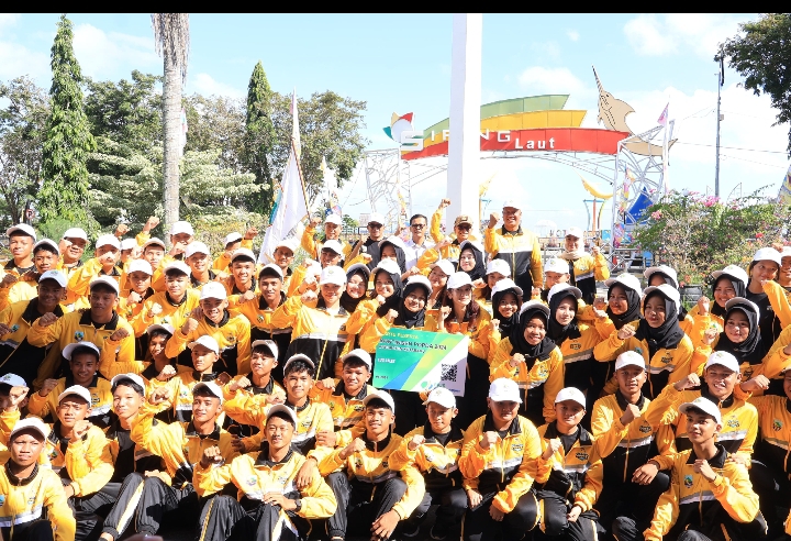 Kotabaru Kirim 102 Atlet di Popda Kalsel, Sekda Serahkan Bendera Kontingen