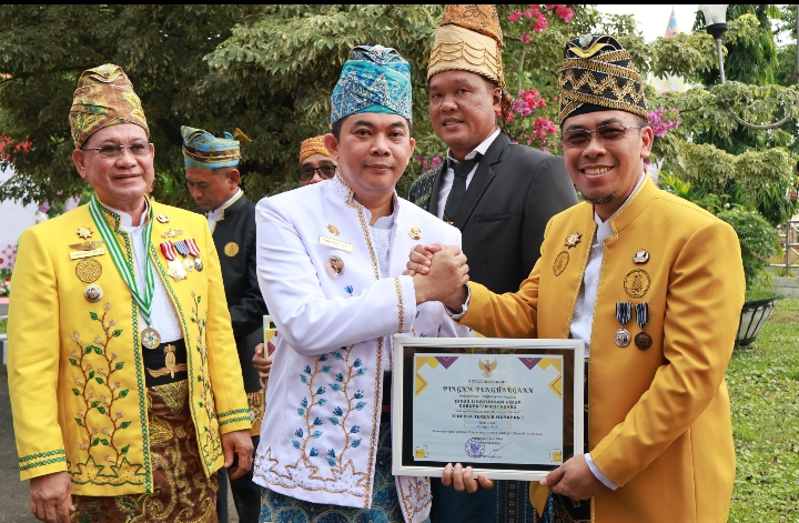 Hari Lahir Pancasila, Bupati Kotabaru Menggenakan Pakaian Adat Suku Banjar